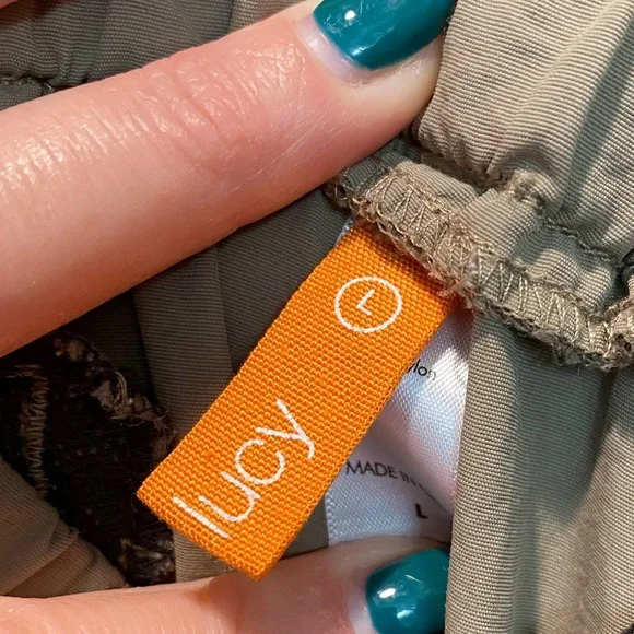 Lucy Women’s Hiking Pant/Zip Off into Capris SZ L. Khaki/Tan - Picture 7 of 7